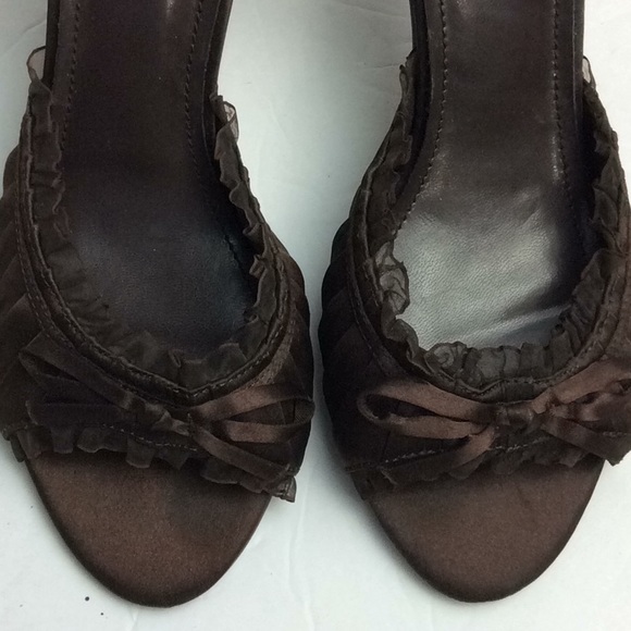 Maurices Ladies Brown Ruffled Open Toe Heels Sz 9 - Picture 6 of 8